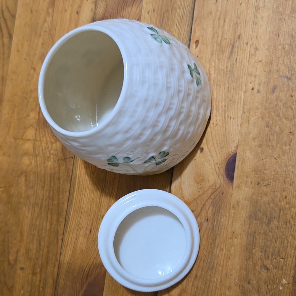 Belleek Shamrock Covered Petite Jar & Lidslide 3 5/8" EUC - Picture 4 of 5